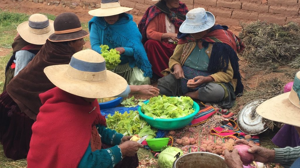 Mujeres cocinando en Bolivia
